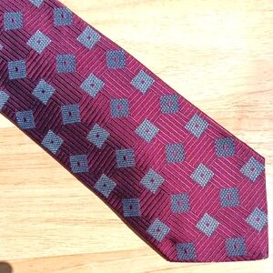 Elegant Burgundy and Gray Men's Tie